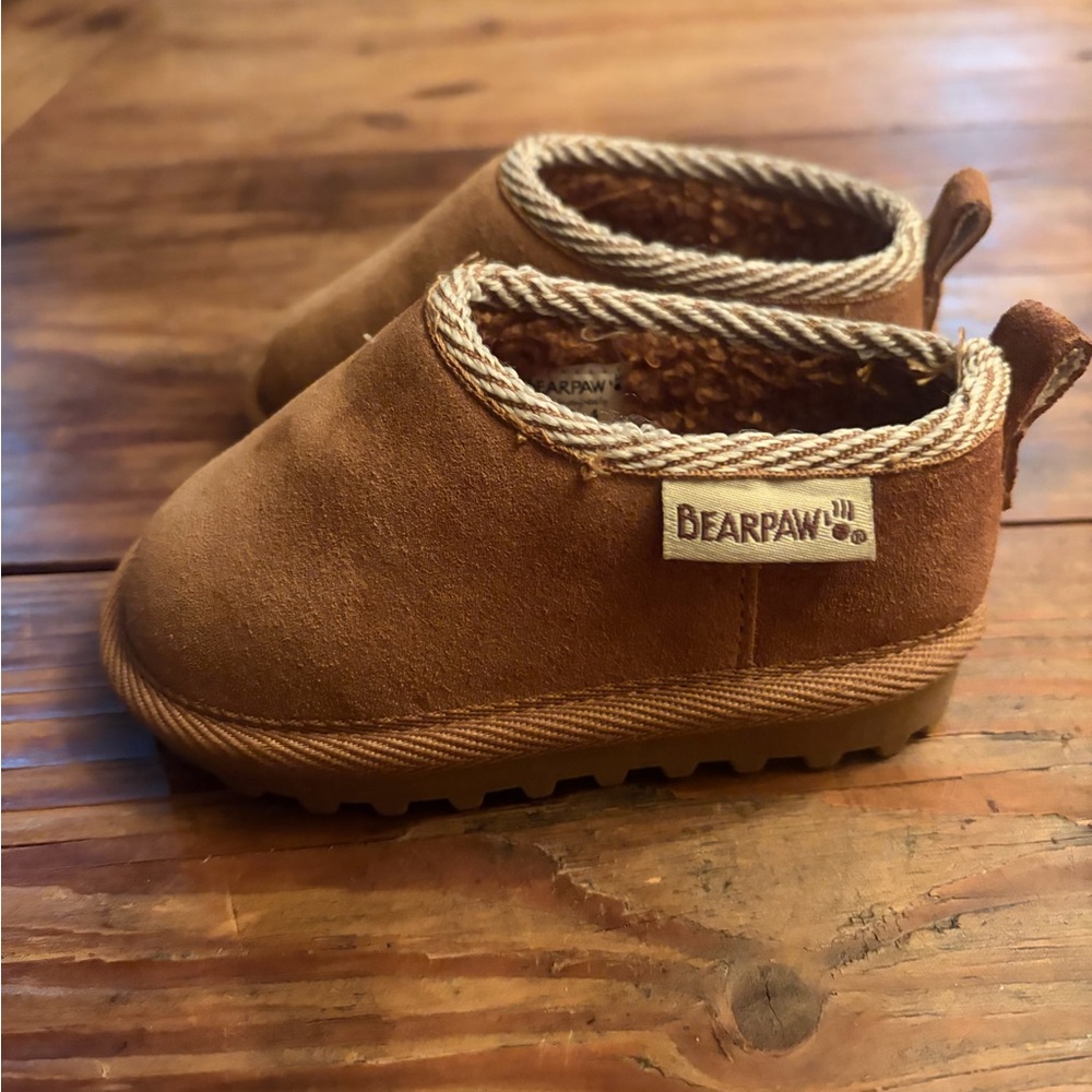 BearPaw Kids Tan Slippers unisex